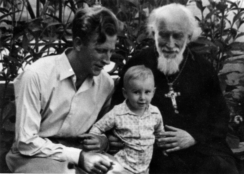 Август 1957 года. В Киеве с сыном Виктором и внуком Михаилом.